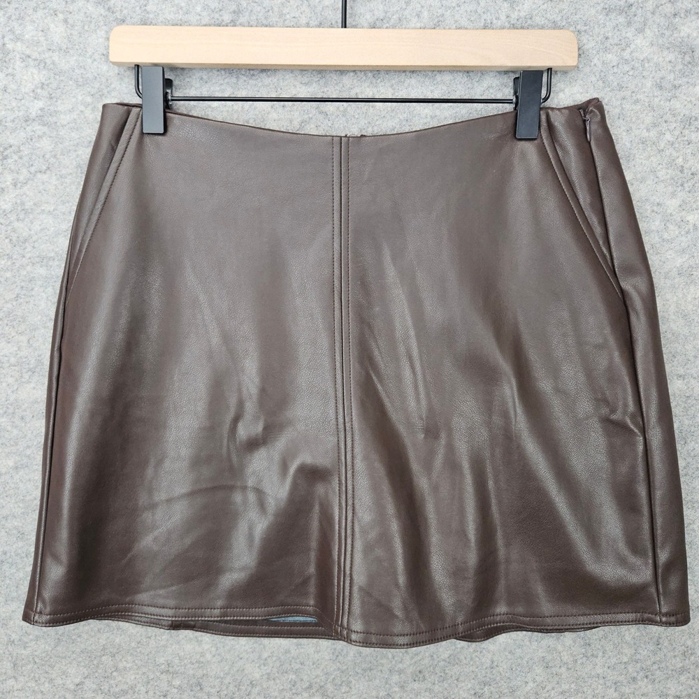 Cabi Women's Brown Skort Size 4 Faux Leather Mini Skirt Built-in‎ Shorts Supple